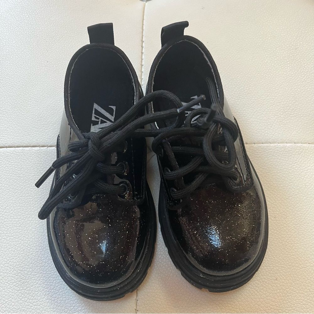 Zara Toddler Black Derby Shoes w/ Glitter – Size 6